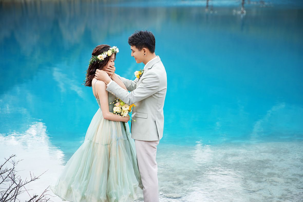【揭秘克洛伊美學(xué)】二十期 藍(lán)月谷森系紀(jì)實(shí)婚紗照